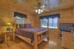Sunrock Mountain Hideaway - Queen room on middle level 